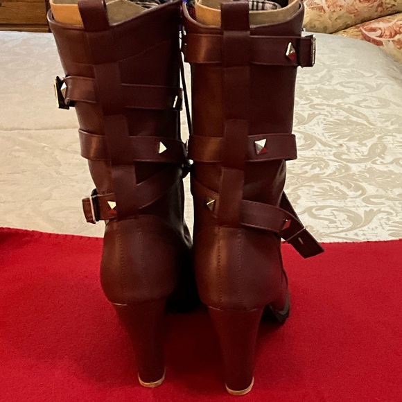 Stylish Buckles Soft Burgundy Lace-Up Boots sz. 7.5 - Picture 6 of 10
